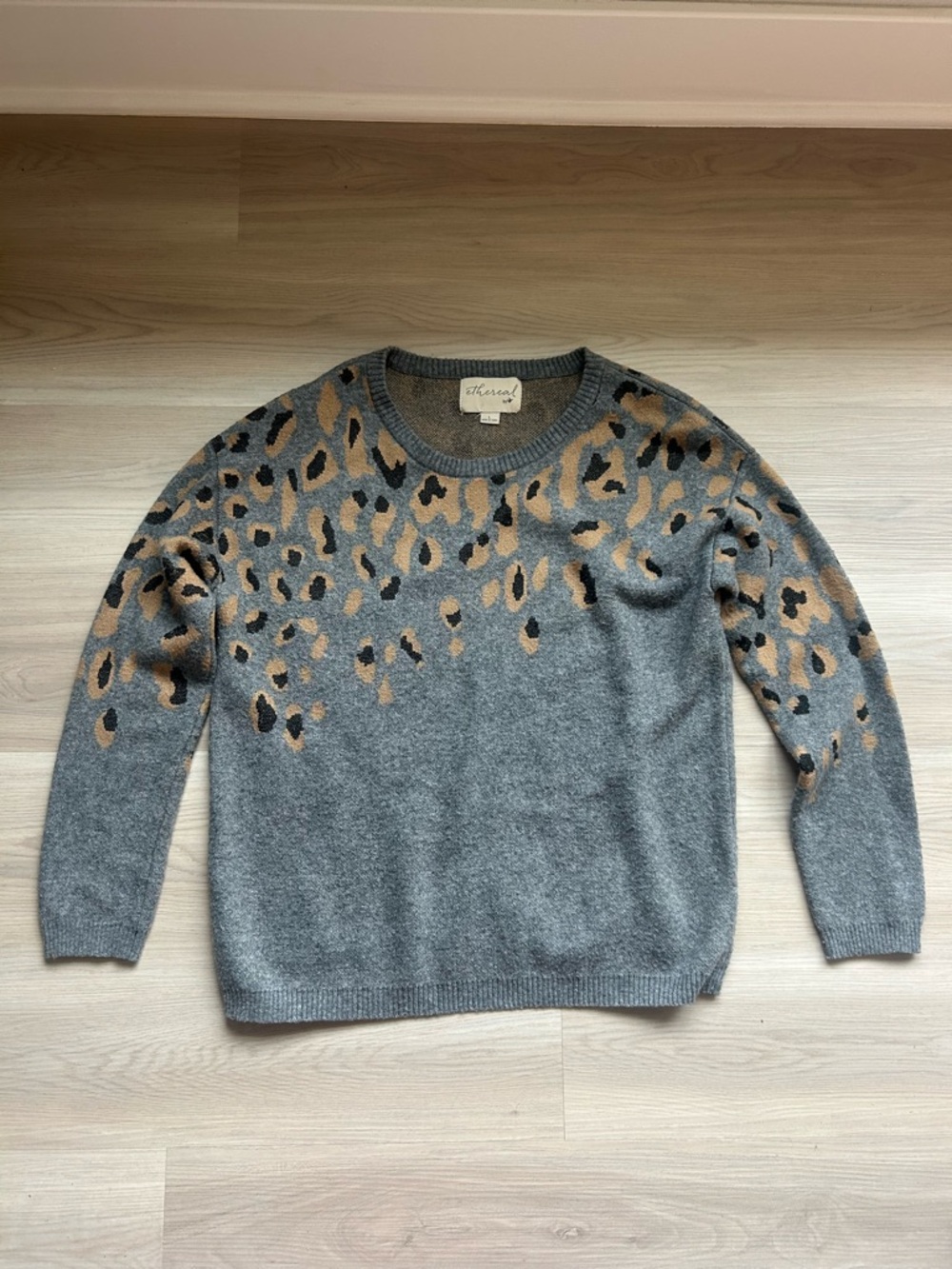 Ethereal by Paper Crane Gray Leopard Print Crew Neck Sweater | Size L